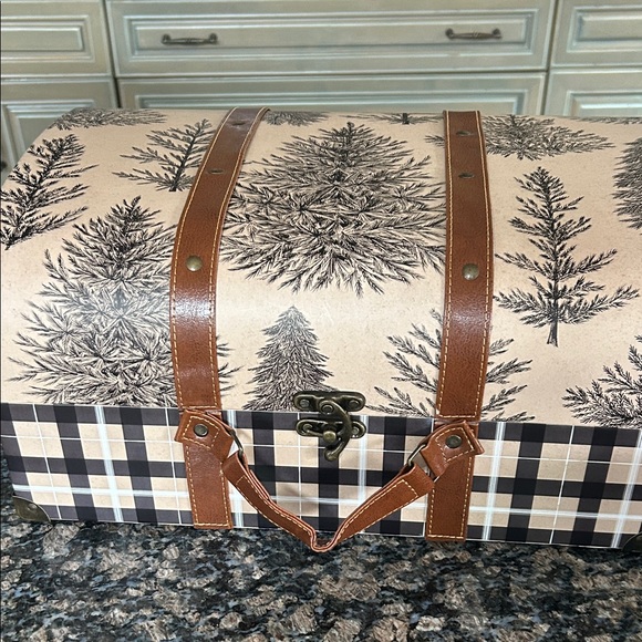 PUBCH STYDIO PLAID DECORATIVE BOX NWT - Picture 1 of 5